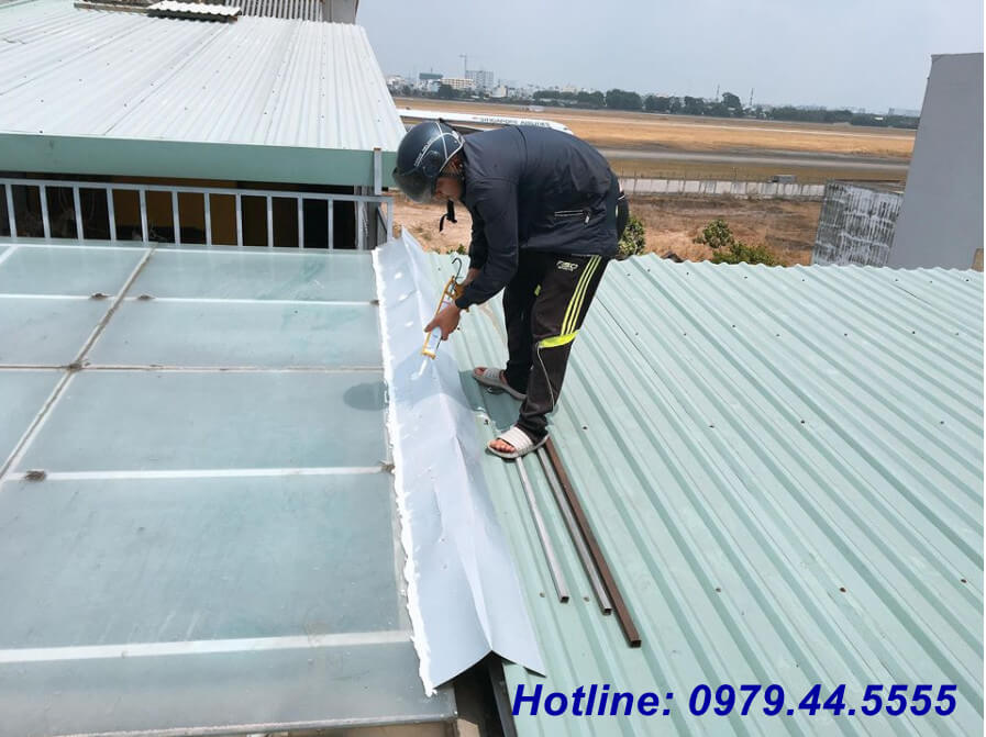 Hãy khám phá hình ảnh chống thấm dột mái tôn và tìm hiểu giải pháp ngăn chặn sự thấm nước tối ưu. Cùng với các sản phẩm chất lượng cao và đội ngũ kỹ thuật viên nhiều kinh nghiệm, chúng tôi sẽ giúp bạn bảo vệ mái tôn của ngôi nhà một cách hoàn hảo.